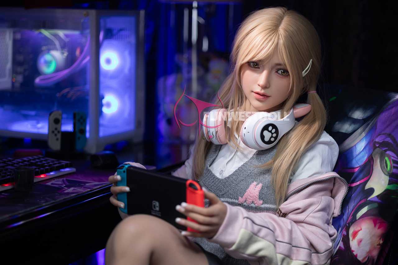 Funwest Evgeniya: 159cm TPE Doll with A-Cup Breasts and Gaming Enthusiasm (USA Stock)